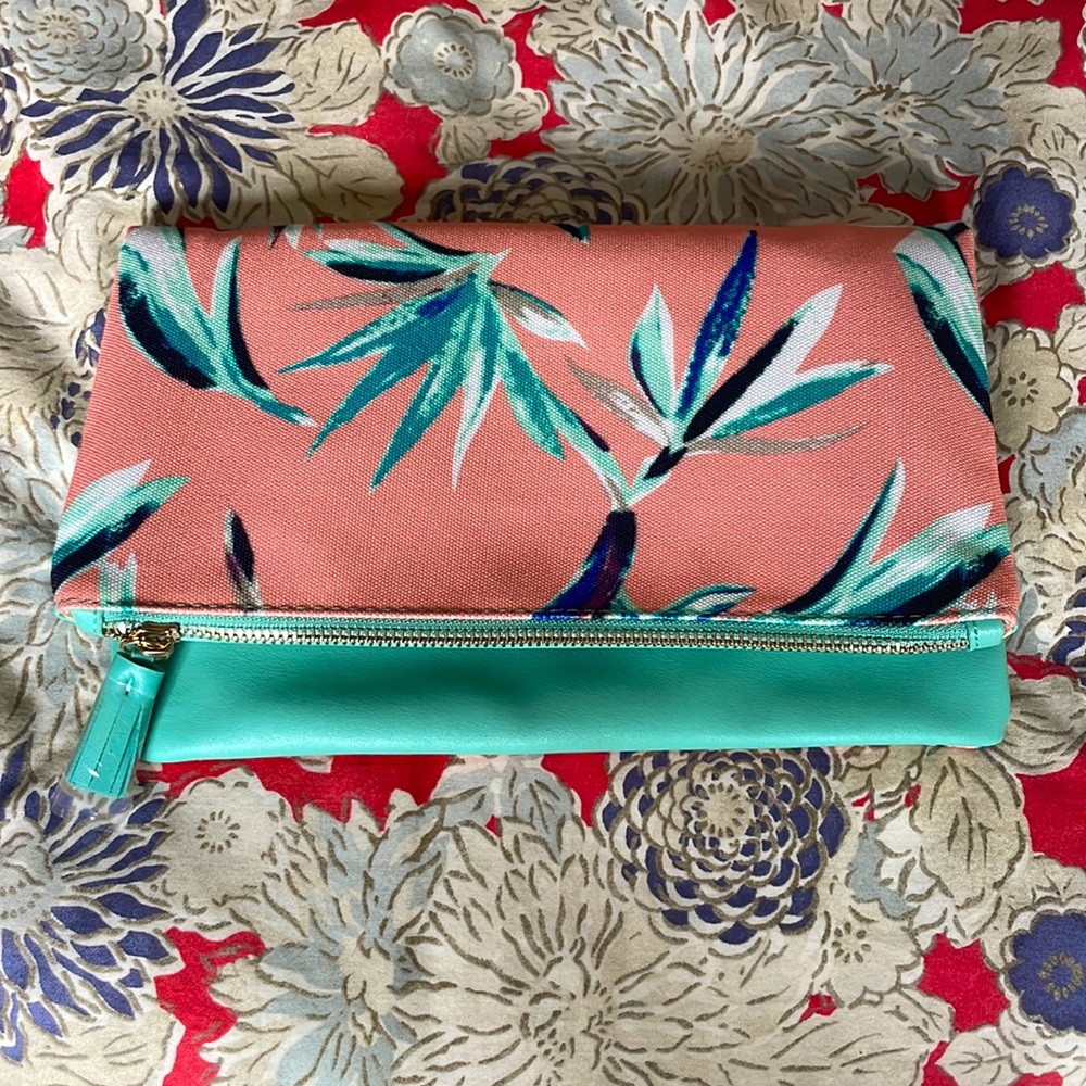 Beachy fold over clutch